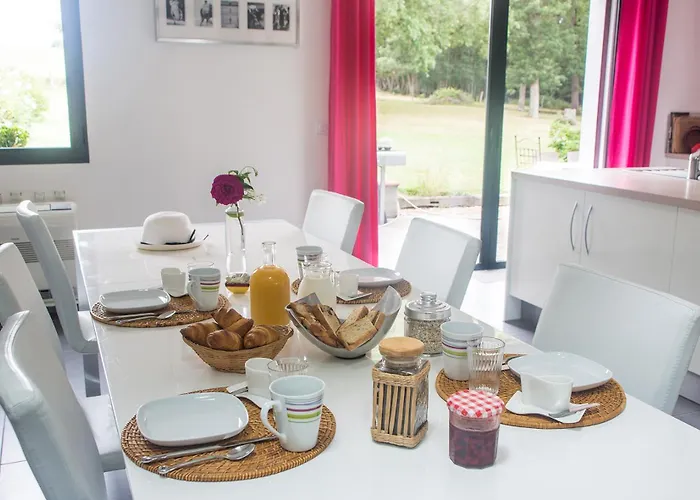 Couette-café Pour 4 La Maison Maupas Le Burgaud